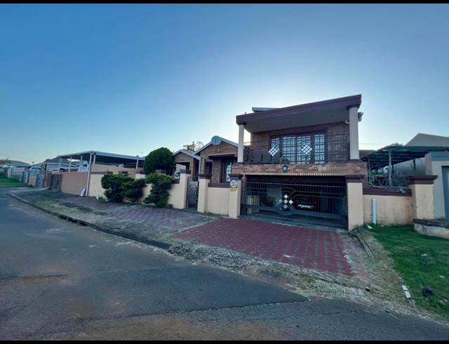 4 BEDROOM HOUSE FOR SALE IN NEWLANDS WEST